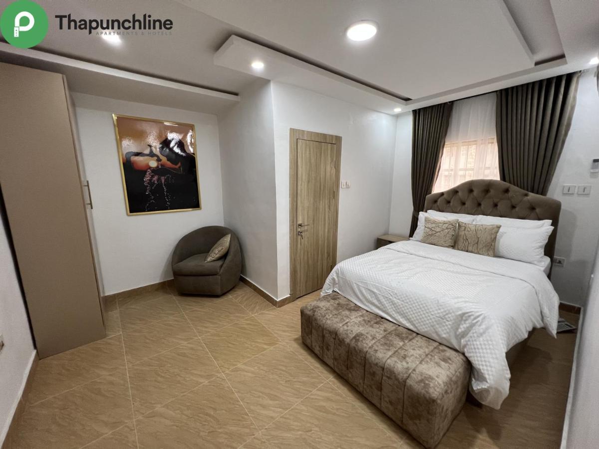 Thapunchline Hotels Ikeja Extérieur photo