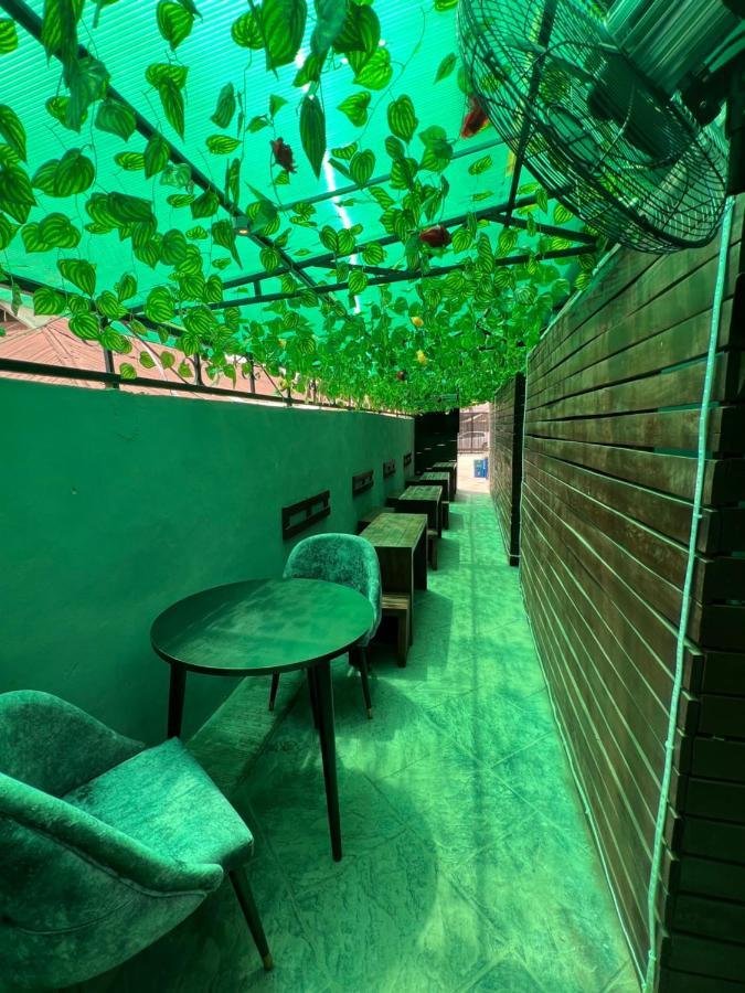 Thapunchline Hotels Ikeja Extérieur photo
