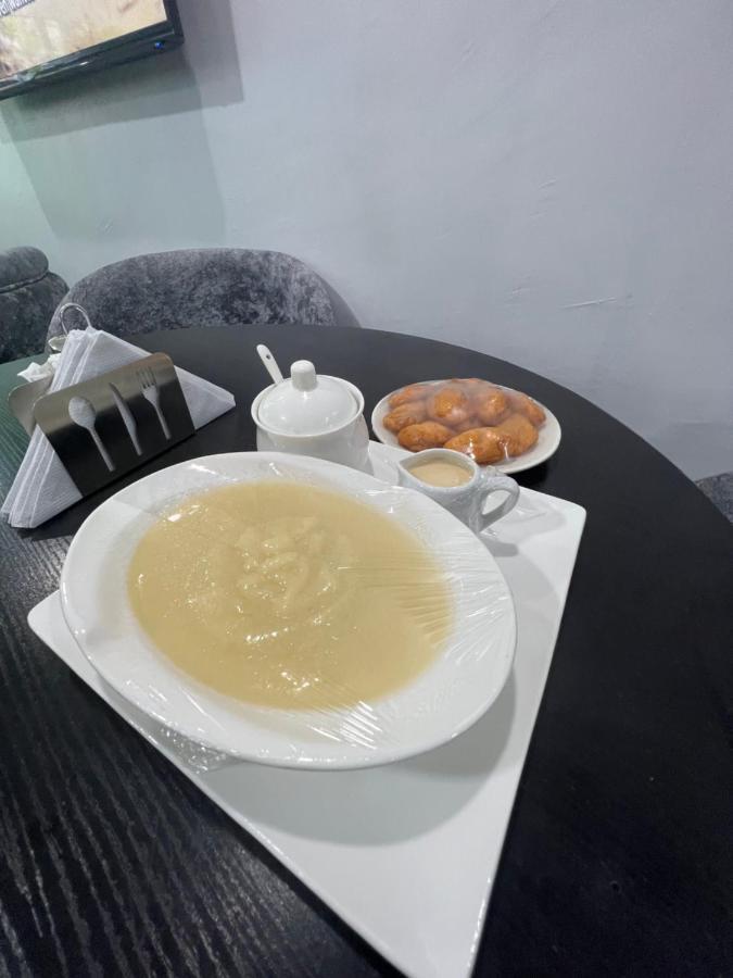 Thapunchline Hotels Ikeja Extérieur photo